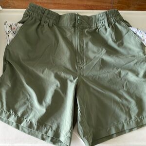 Men’s medium Burlebo everyday shorts